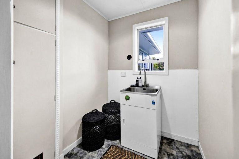 Photo of property in 117 Awanui Street, Merrilands, New Plymouth, 4312