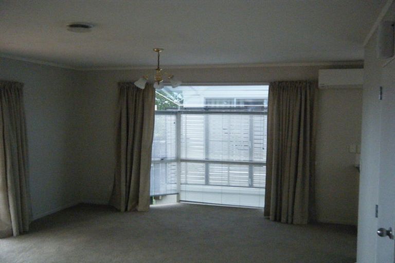 Photo of property in 31 Solar Road, Glen Eden, Auckland, 0602