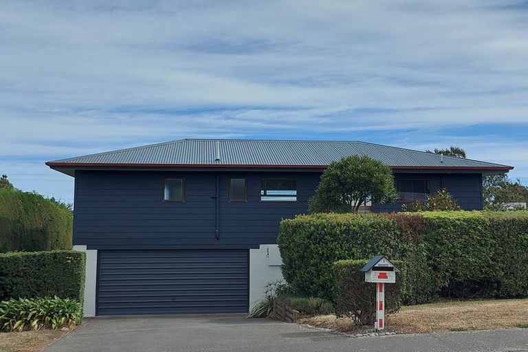 Photo of property in 1 Rockview Place, Mount Pleasant, Christchurch, 8081