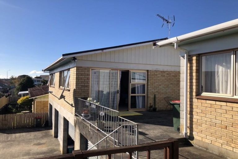 Photo of property in 2/12 Wood Street, Papakura, 2110