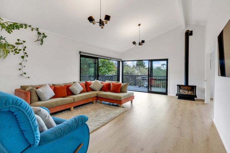 Photo of property in 21 Lastel Place, Shelly Park, Auckland, 2014