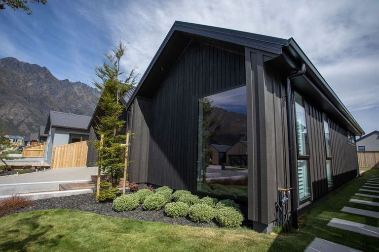 Photo of property in 6 Cheviot Street, Jacks Point, 9371