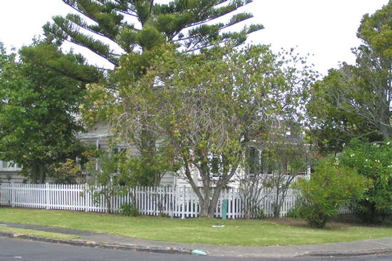 Photo of property in 9 Ewen Street, Hauraki, Auckland, 0622
