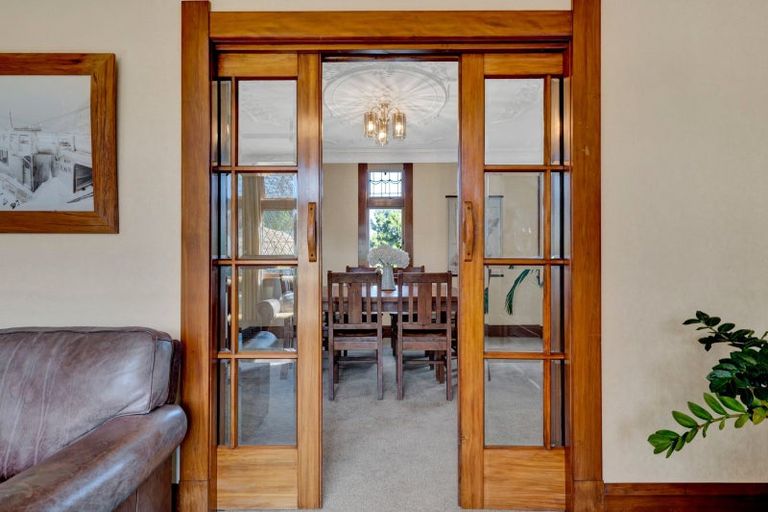 Photo of property in 6 Ridge Lane, New Plymouth, 4310