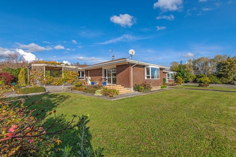 Photo of property in 840 Makerua Road, Tokomaru, Palmerston North, 4474