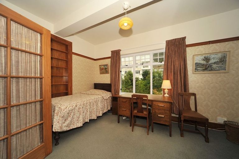 Photo of property in Chevening Flats, 90 Salamanca Road, Kelburn, Wellington, 6012