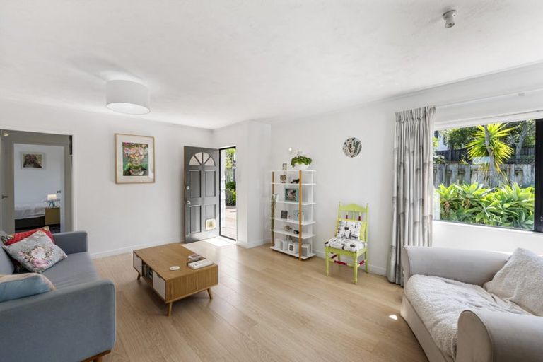 Photo of property in 1/10 Atlantis Place, Totara Vale, Auckland, 0629