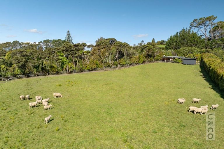 Photo of property in 35a Fork Road, Kumeu, 0891