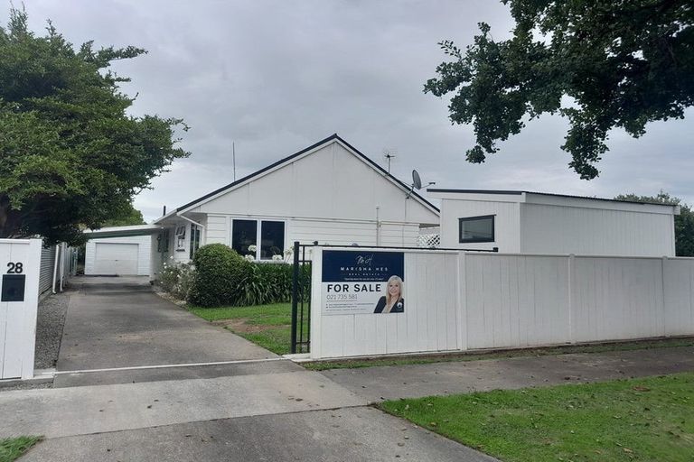 Photo of property in 28 Apollo Parade, Milson, Palmerston North, 4414