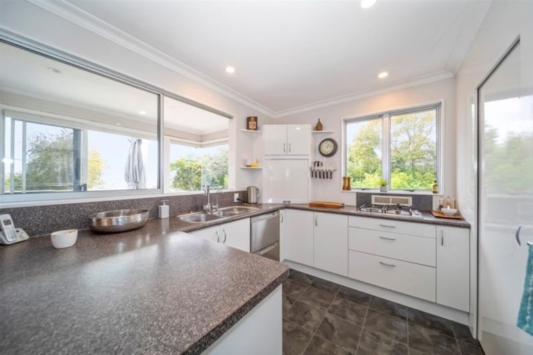 Photo of property in 44 Awanui Street, Merrilands, New Plymouth, 4312