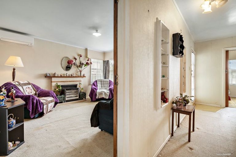 Photo of property in 104 Taikata Road, Te Atatu Peninsula, Auckland, 0610