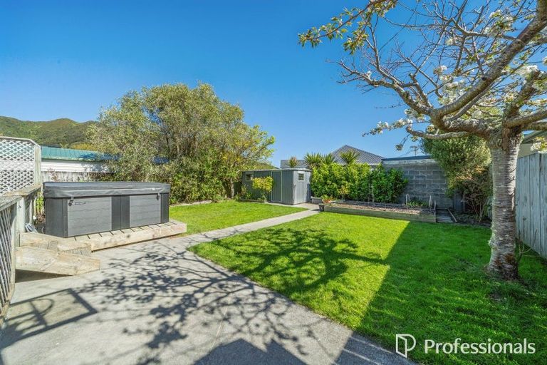 Photo of property in 18 Birdwood Road, Waterloo, Lower Hutt, 5011