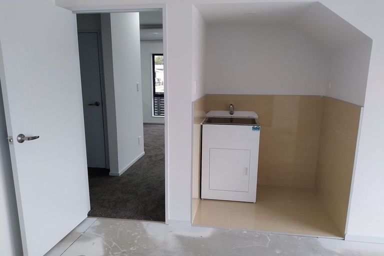 Photo of property in 1 Nagra Lane, Papakura, 2110