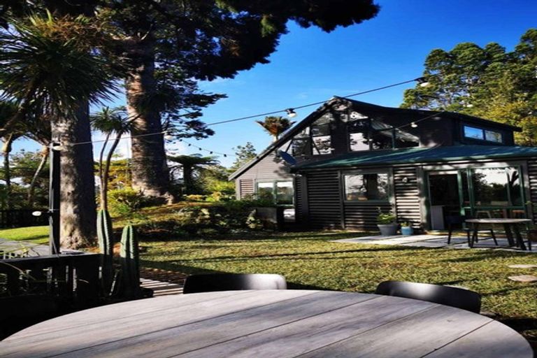 Photo of property in 740a West Coast Road, Oratia, Auckland, 0604