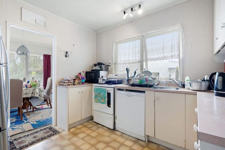 Photo of property in 137 Gossamer Drive, Pakuranga Heights, Auckland, 2010