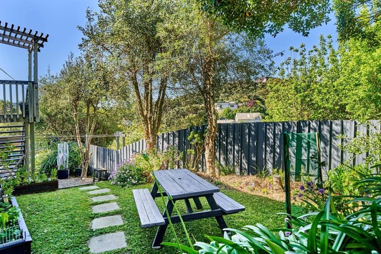 Photo of property in 20 Grays Road, Plimmerton, Porirua, 5026