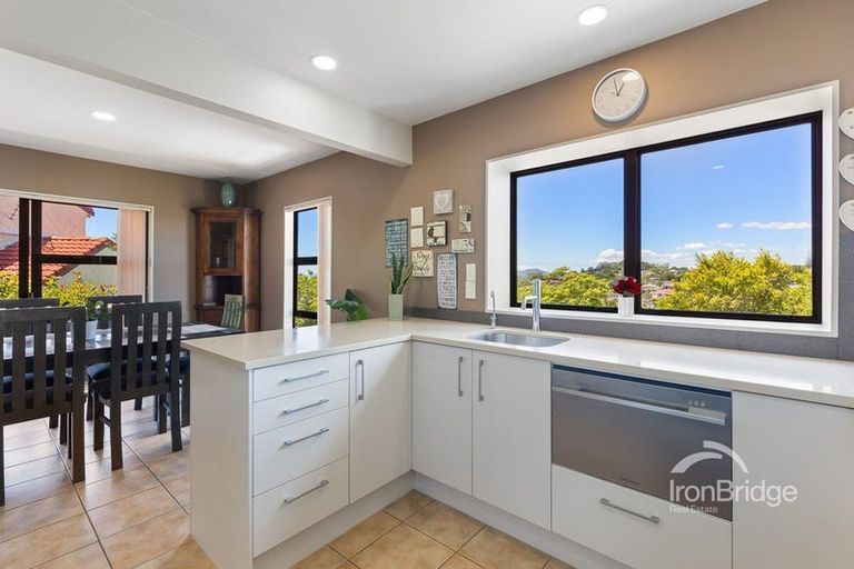 Photo of property in 1/26 Ronald Macken Place, Windsor Park, Auckland, 0632