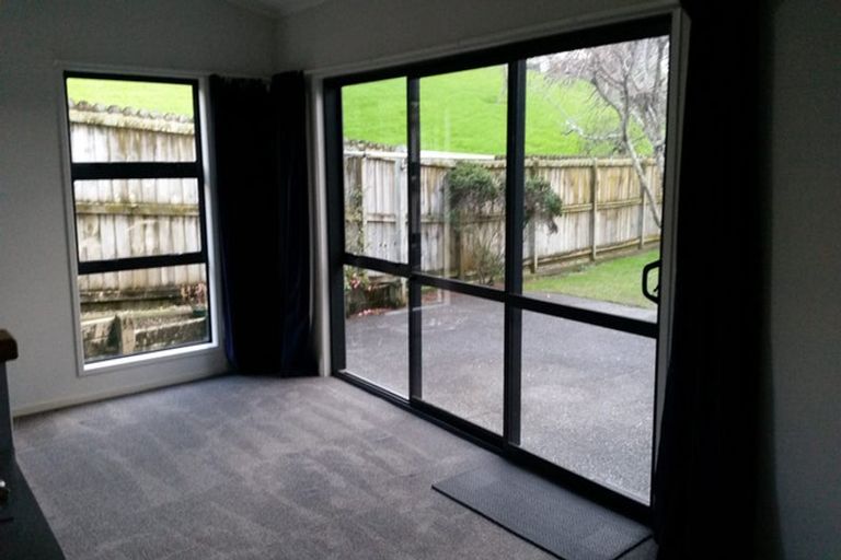 Photo of property in 73 Beechdale Crescent, Pakuranga Heights, Auckland, 2010