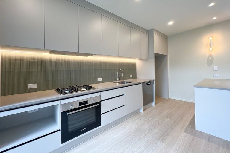 Photo of property in 46b Tiroroa Avenue, Te Atatu South, Auckland, 0610