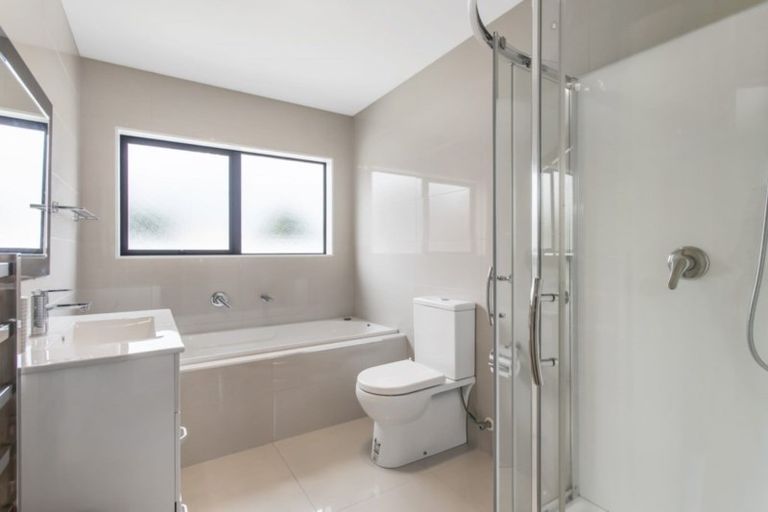 Photo of property in 92a Swanson Road, Henderson, Auckland, 0610