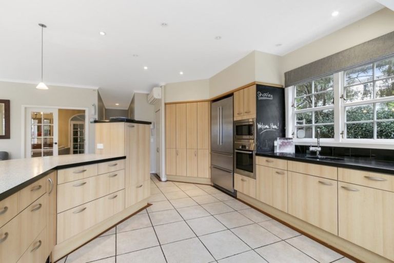 Photo of property in 25 Cheviot Road, Lowry Bay, Lower Hutt, 5013