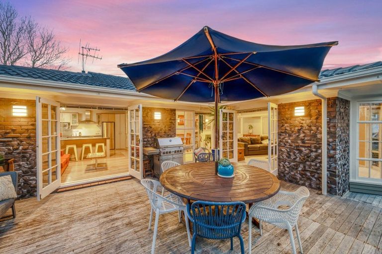 Photo of property in 32 Harford Place, Pakuranga Heights, Auckland, 2010