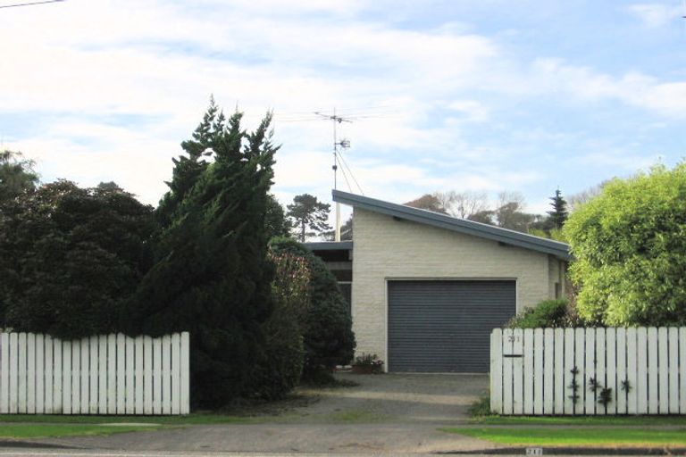 Photo of property in 211 Te Moana Road, Waikanae, 5036