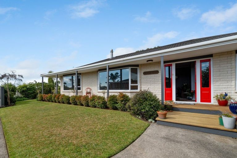 Photo of property in 33 Heta Road, Highlands Park, New Plymouth, 4312