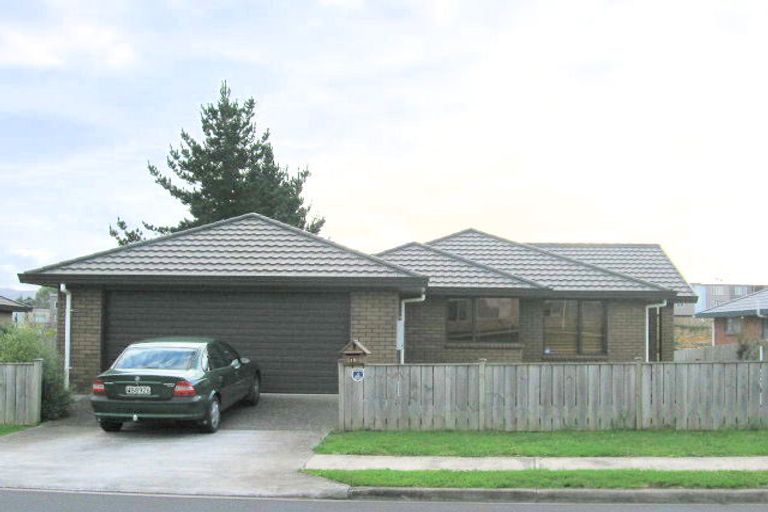 Photo of property in 18 Woodbank Drive, Glen Eden, Auckland, 0602