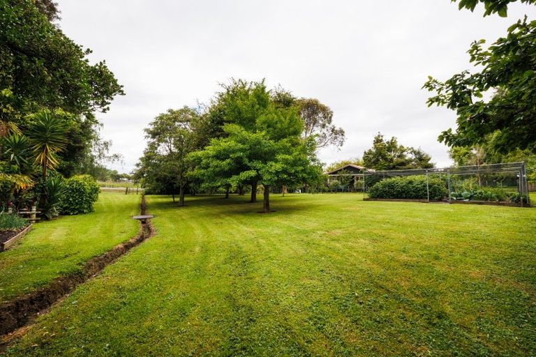 Photo of property in 329 Makirikiri Road, Crofton, Marton, 4787