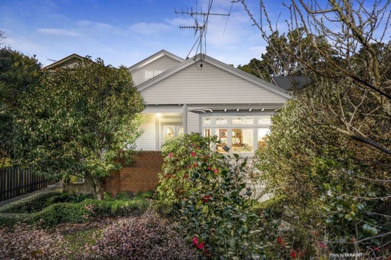 Photo of property in 181 Melbourne Road, Island Bay, Wellington, 6023