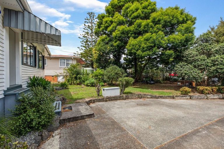 Photo of property in 37 Pomaria Road, Henderson, Auckland, 0610