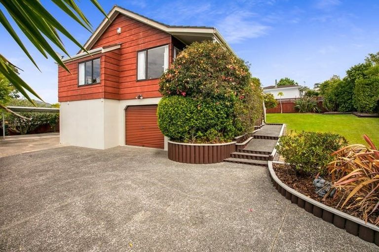 Photo of property in 6 Elizabeth Drive, West Harbour, Auckland, 0618