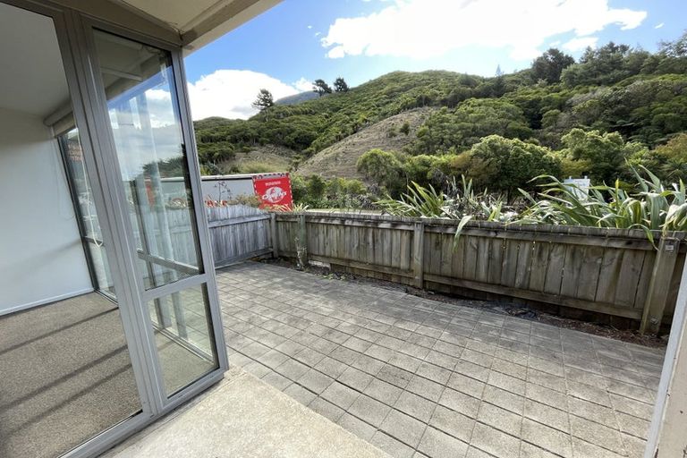Photo of property in 2/1 Angle Street, Picton, 7220
