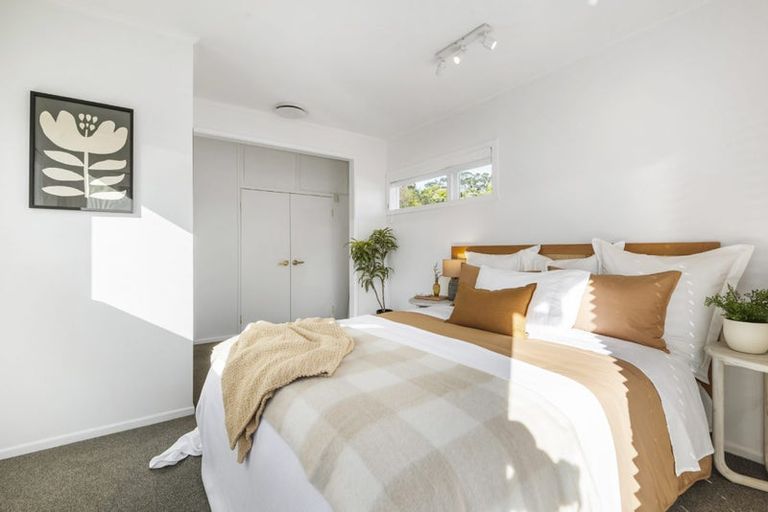 Photo of property in 1/13 Howard Road, Northcote, Auckland, 0627