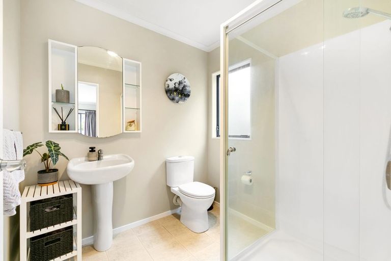 Photo of property in 13 Berkshire Terrace, Massey, Auckland, 0614