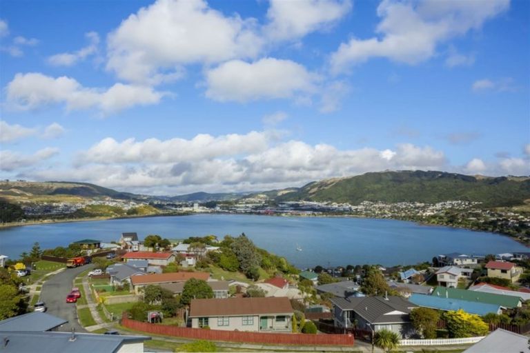 Photo of property in 8 Finn Place, Titahi Bay, Porirua, 5022
