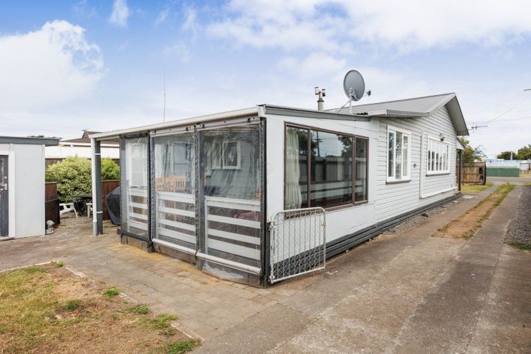 Photo of property in 27 Punga Street, Tangimoana, 4822
