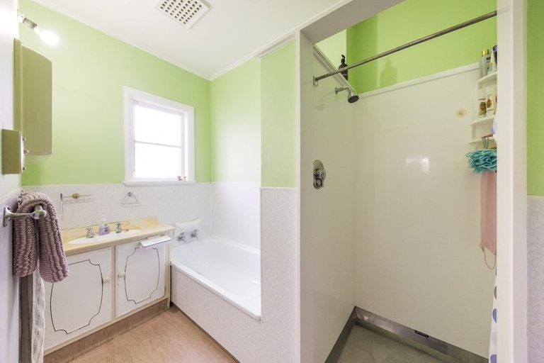 Photo of property in 77 Savage Crescent, West End, Palmerston North, 4412