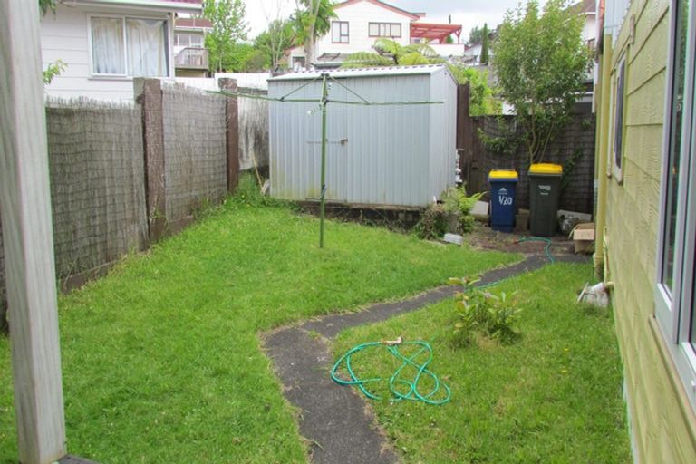 Photo of property in 1/20 Tetrarch Place, Totara Vale, Auckland, 0629