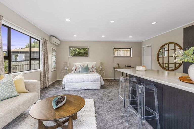 Photo of property in 14 Packham Place, Beach Haven, Auckland, 0626