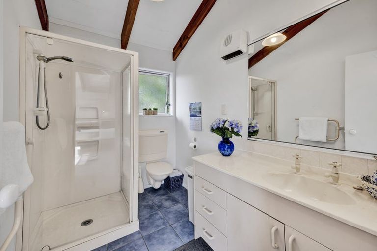 Photo of property in 6 Mayfair Place, Westown, New Plymouth, 4310