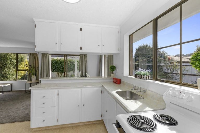 Photo of property in 2/59 Kowhai Avenue, Ebdentown, Upper Hutt, 5018