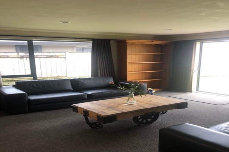 Photo of property in 14 Cleveland Heights, Kelvin Grove, Palmerston North, 4414