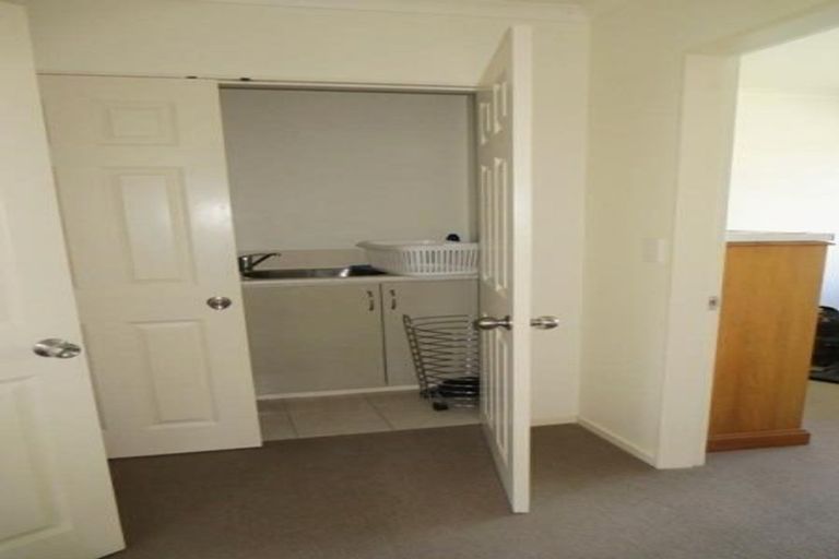 Photo of property in 5c Waiwera Place, Merrilands, New Plymouth, 4312