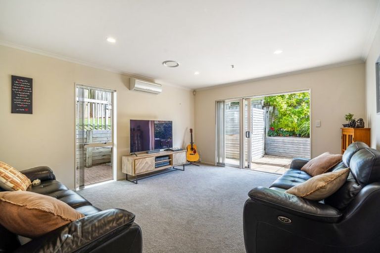 Photo of property in 11 Phoebe Meikle Place, Torbay, Auckland, 0630
