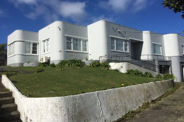 Photo of property in 18 Collins Avenue, Tawa, Wellington, 5028