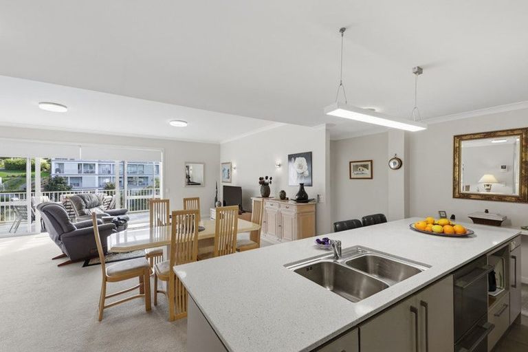 Photo of property in 37 Parkside Drive, Orewa, 0931