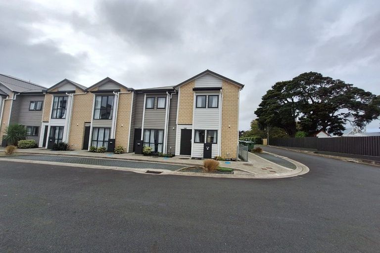 Photo of property in 11/4 Wallson Crescent, Wiri, Auckland, 2104