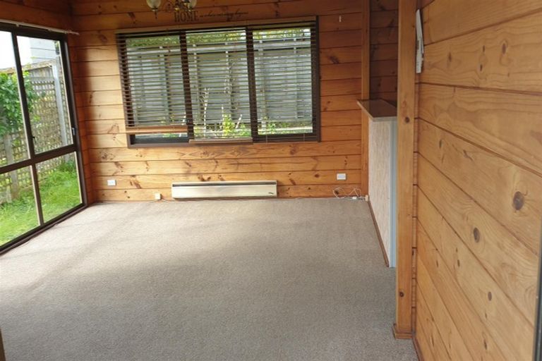 Photo of property in 2/6 Laings Road, Bucklands Beach, Auckland, 2012